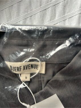 DJERF AVENUE On The Go Shirt - New with tags -small